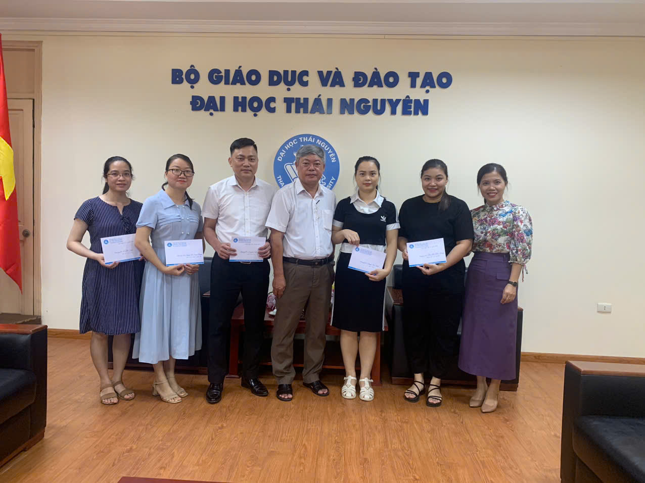 Công đoàn Khối cơ quan Đại học Thái Nguyên hỗ trợ cán bộ viên chức bị ảnh hưởng lũ lụt